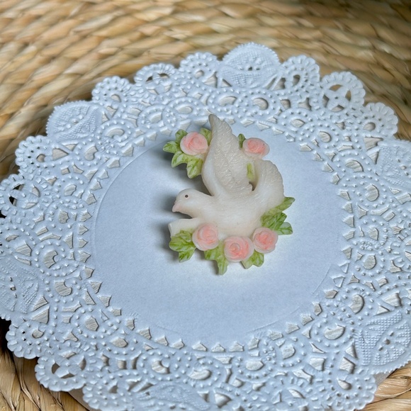 Vintage Seraphim Classics Dove and Roses Resin Fashion Brooch by Roman Inc. - Picture 6 of 9